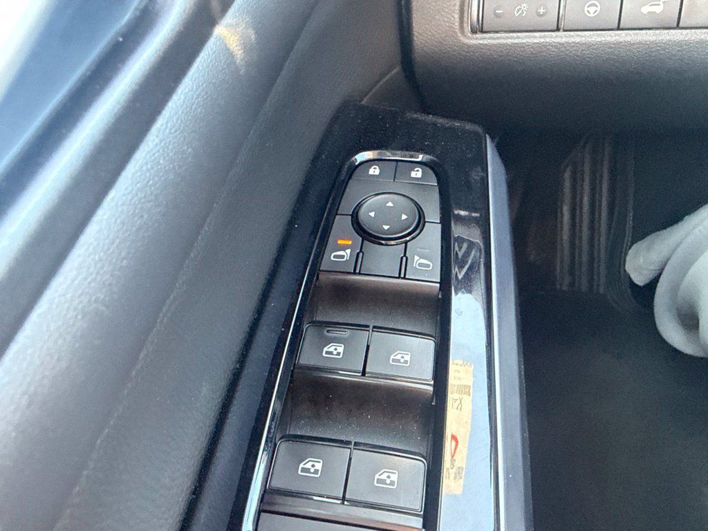 Used 2023 Nissan Pathfinder SL w/ Black Appearance Package AWD/4WD image 22