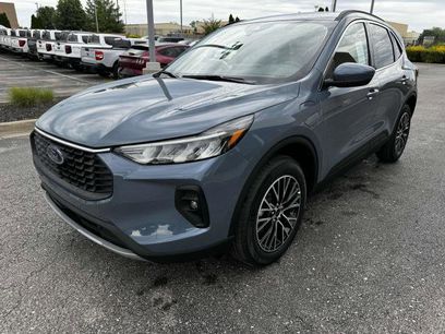 New 2025 Ford Escape SE w/ Class II Trailer Tow Package