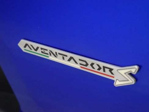 Used 2019 Lamborghini Aventador S image 12