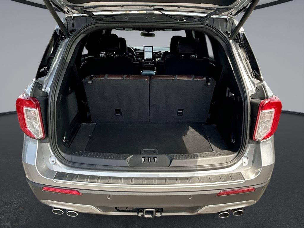 Used 2023 Ford Explorer Platinum w/ Technology Package AWD/4WD image 10