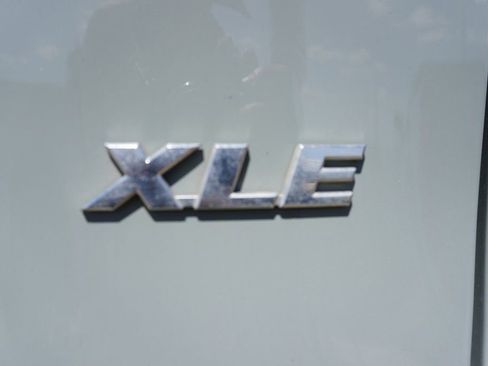 Used 2023 Toyota RAV4 XLE Premium image 28