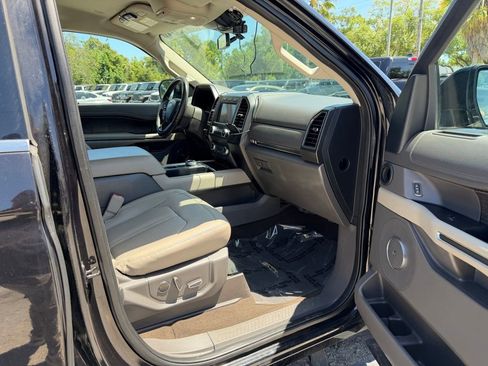 Used 2020 Ford Expedition Limited image 32