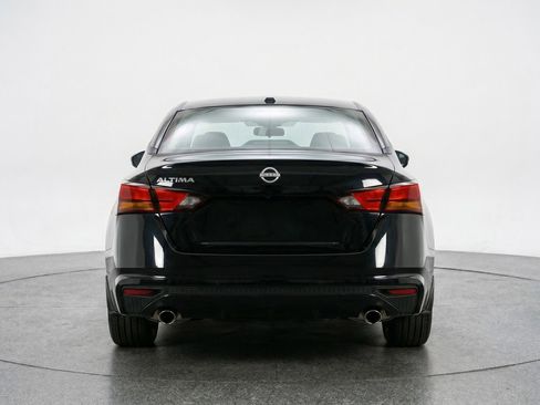 Used 2025 Nissan Altima 2.5 SV FWD image 7