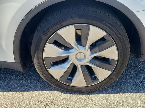 Used 2020 Tesla Model Y Long Range image 7