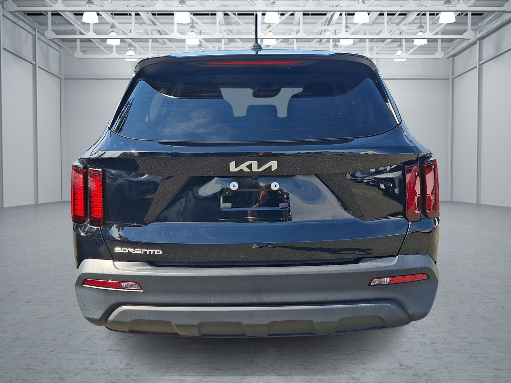 Used 2023 Kia Sorento LX FWD image 4