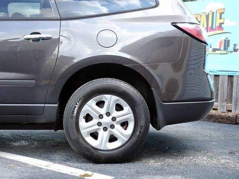 Used 2014 Chevrolet Traverse LS FWD image 9