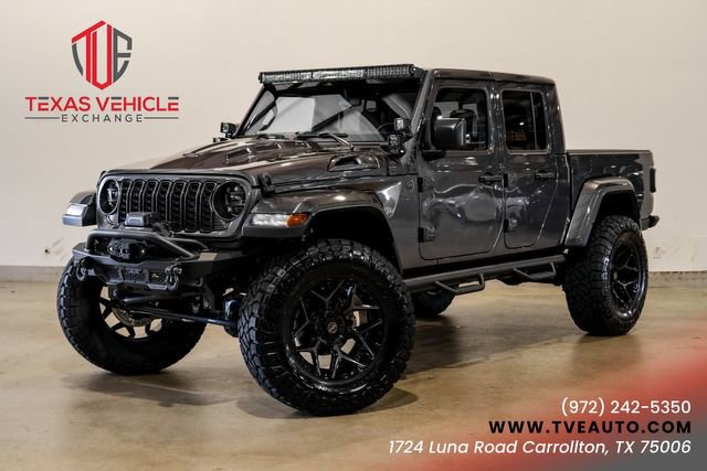 Used 2025 Jeep Gladiator Sport AWD/4WD image 1