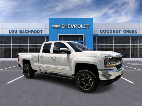 Used 2018 Chevrolet Silverado 1500 LT RWD image 2