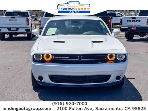 Used 2022 Dodge Challenger SXT RWD image 6