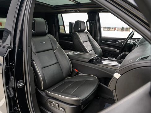 Used 2021 Cadillac Escalade ESV Sport w/ Driver Assist Tech Package AWD/4WD image 35