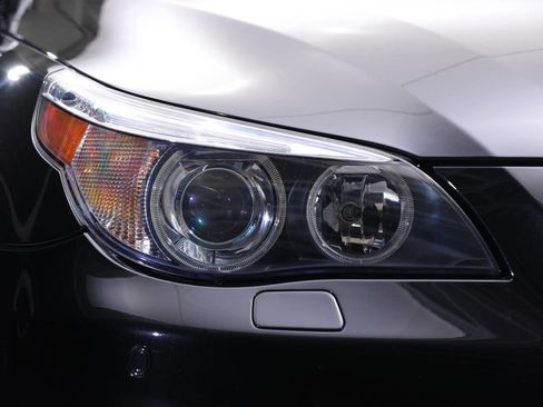 Used 2006 BMW M5 image 12