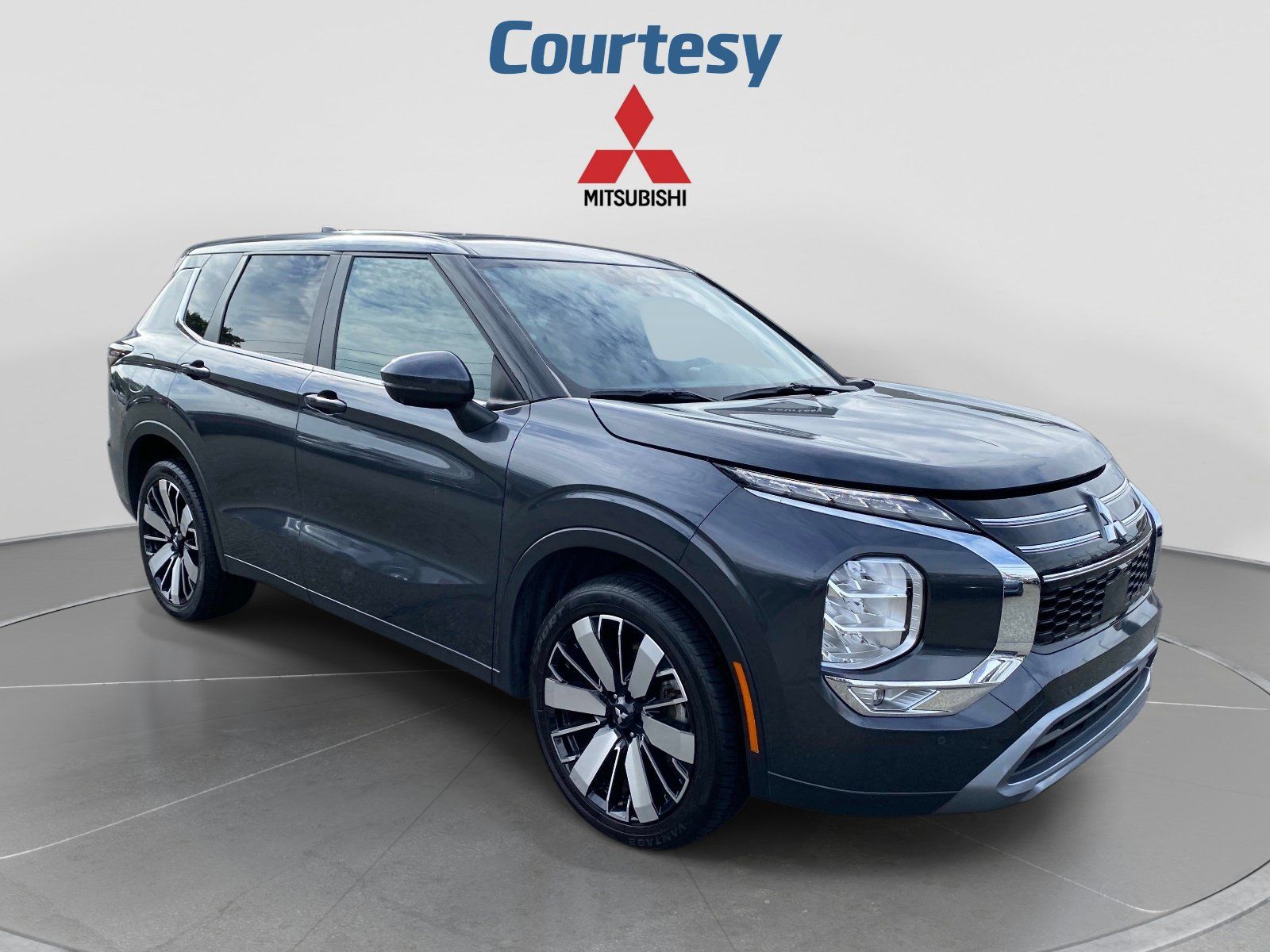 Used 2025 Mitsubishi Outlander SE FWD image 9