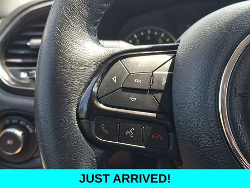 Used 2017 Jeep Renegade Altitude AWD/4WD image 20