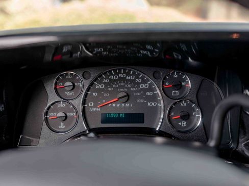 Used 2023 Chevrolet Express 2500 image 57