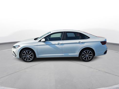 Used 2025 Volkswagen Jetta SE image 8