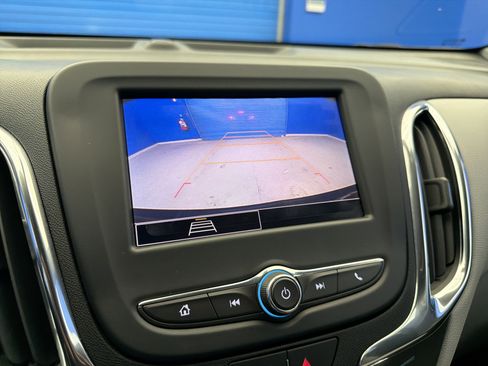 Used 2023 Chevrolet Equinox LS image 19