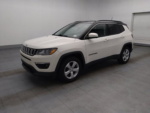 Used 2019 Jeep Compass Latitude FWD image 2