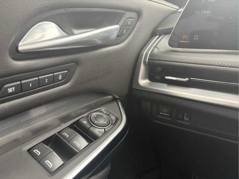 Used 2025 Cadillac XT4 Premium Luxury AWD/4WD image 13