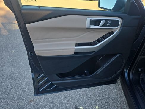 Certified 2022 Ford Explorer XLT w/ Equipment Group 202A image 11