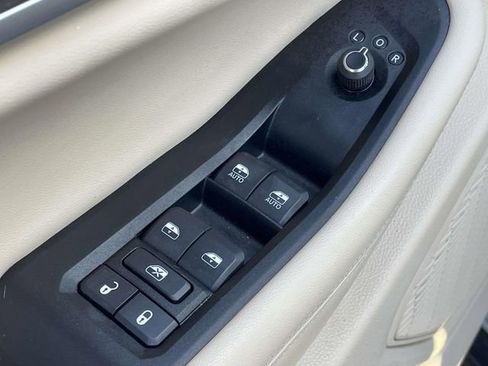 Used 2024 Jeep Grand Cherokee L Limited w/ Black Appearance Package image 20