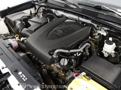 Used 2018 Toyota Tacoma TRD Sport w/ Technology Package RWD image 39