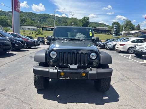 Used 2017 Jeep Wrangler Unlimited Sport AWD/4WD image 3