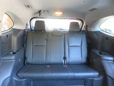 Used 2020 Toyota Highlander XLE AWD/4WD image 22