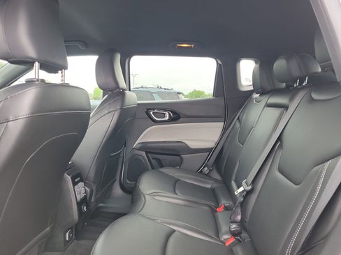 Used 2025 Jeep Compass Limited AWD/4WD image 11