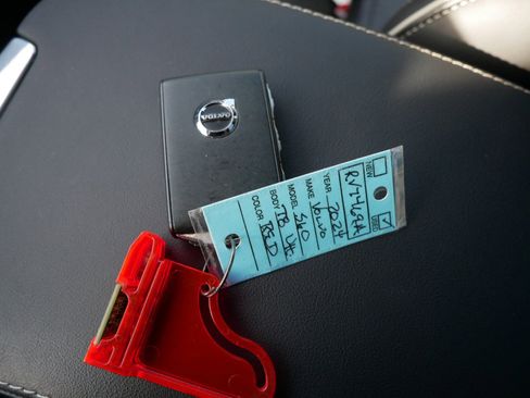 Certified 2024 Volvo S60 T8 Ultimate image 25