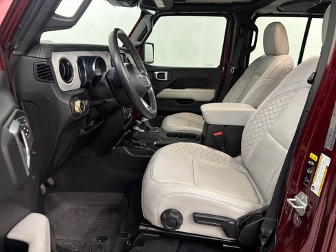 Used 2021 Jeep Wrangler Unlimited Sahara AWD/4WD image 14