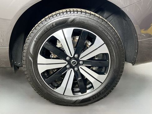 Used 2023 Volvo XC60 T8 Plus image 31