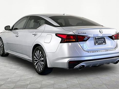 Used 2023 Nissan Altima 2.5 SV w/ SV Premium Package FWD image 4