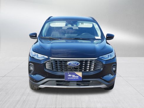Certified 2024 Ford Escape Platinum AWD/4WD image 2