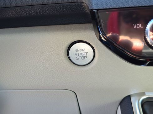 New 2026 Kia Carnival EX image 28