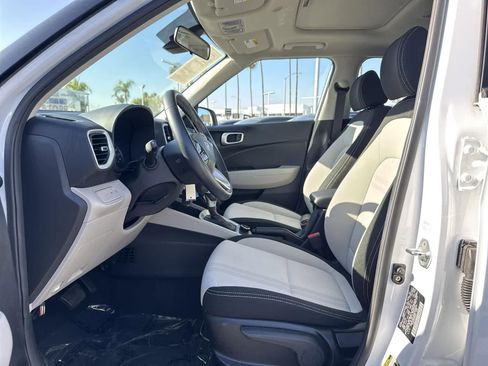 Used 2022 Hyundai Venue SEL image 2