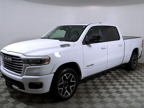 Used 2025 RAM 1500 Laramie w/ Laramie Southwest Edition AWD/4WD image 3