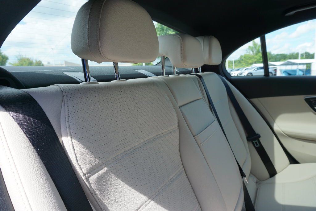 Used 2025 Mercedes-Benz C 300 4MATIC Sedan image 60