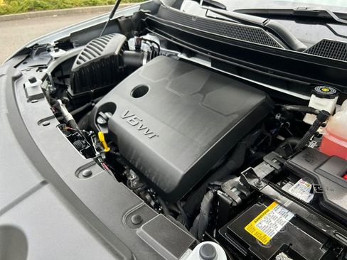 Used 2023 Chevrolet Traverse RS image 30