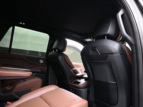 Used 2025 Lincoln Navigator Reserve AWD/4WD image 28