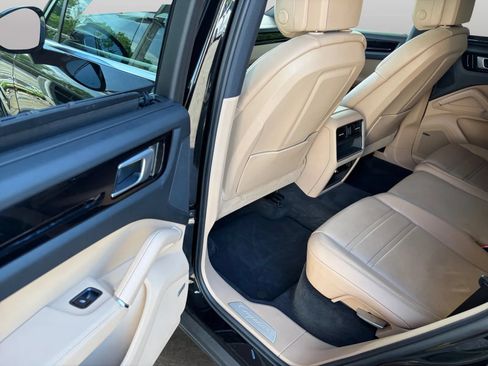 Used 2019 Porsche Cayenne AWD/4WD image 14