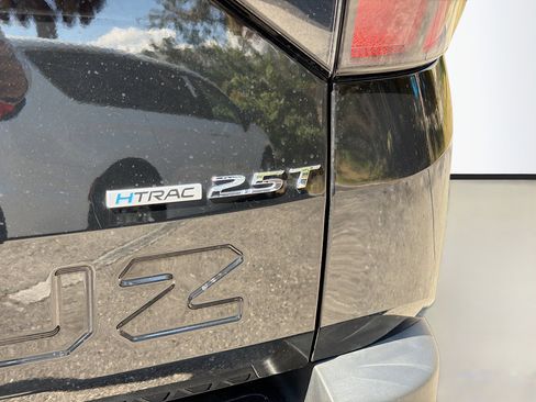 Used 2022 Hyundai Santa Cruz SEL Premium image 11