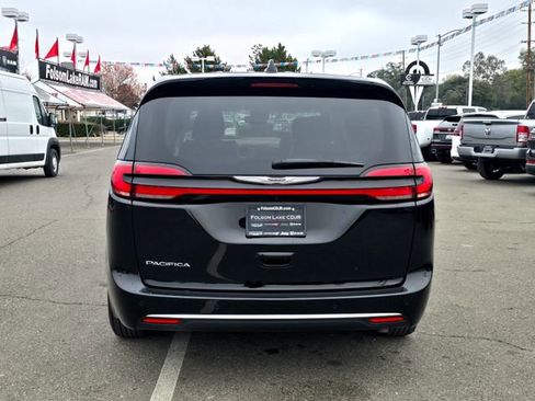Certified 2024 Chrysler Pacifica Touring-L image 5