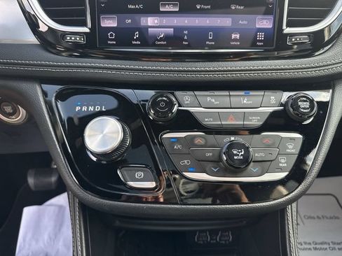 Used 2025 Chrysler Pacifica Limited FWD image 20