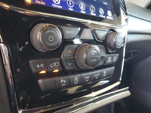 Certified 2022 Jeep Grand Cherokee Laredo E AWD/4WD image 28