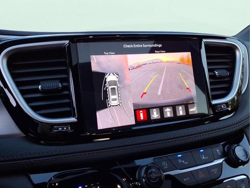 New 2026 Chrysler Pacifica Pinnacle w/ Trailer Tow Group AWD/4WD image 25