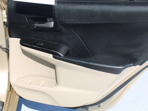 Used 2012 Toyota Camry LE FWD image 16