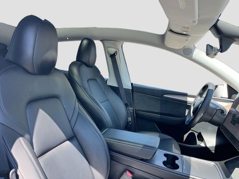 Used 2023 Tesla Model Y Long Range image 28