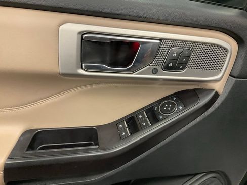 Used 2020 Ford Explorer Limited AWD/4WD image 16
