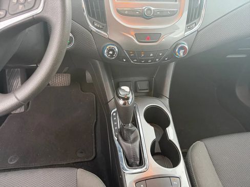 Used 2017 Chevrolet Cruze LT w/ Convenience Package FWD image 12