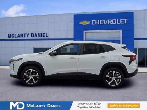 Used 2024 Chevrolet Trax RS FWD image 3